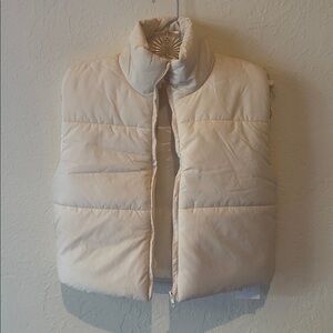NWT Cropped Puffer Vest Fashion Nova Boutique Cream